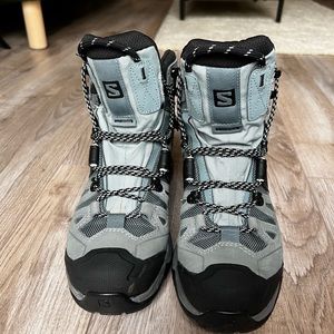 Salomon Women’s Quest 4 in Size 6.5